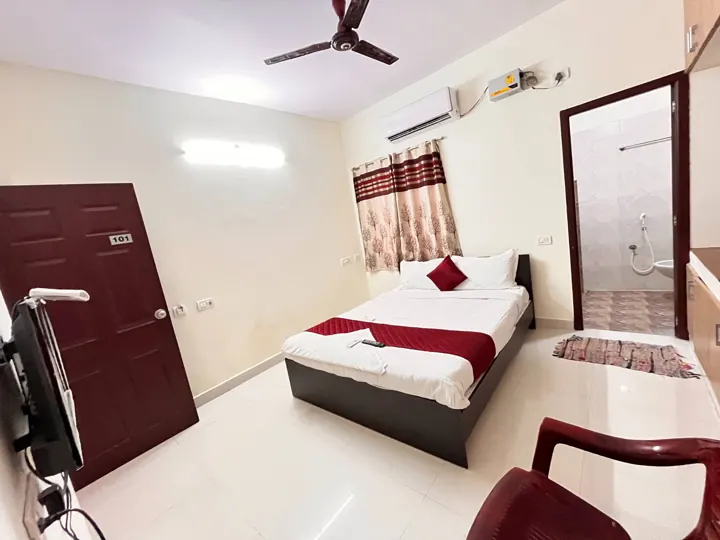 King size room at 7 Hills Velachery