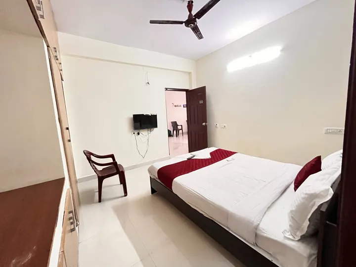 Queen size room at 7 Hills Velachery