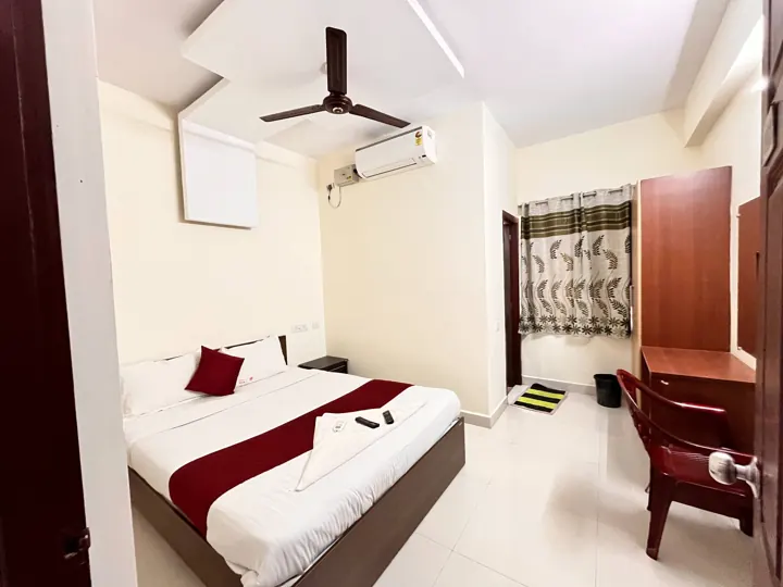 Queen rooms at 7 Hills Service Apartments