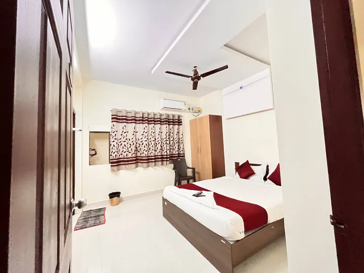 King size room at 7 Hills Velachery