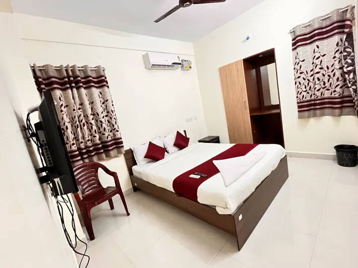 King size room at 7 Hills Velachery
