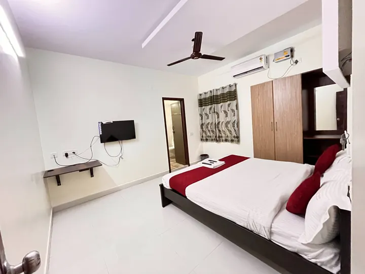 King rooms at 7 Hills Service Apartments