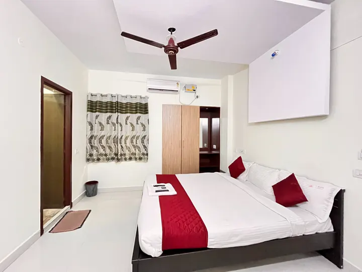 King rooms at 7 Hills Service Apartments