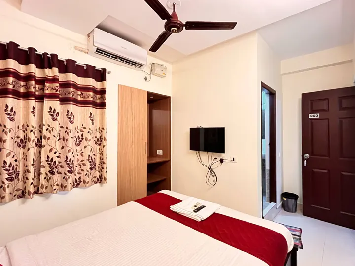 Queen rooms at 7 Hills Service Apartments