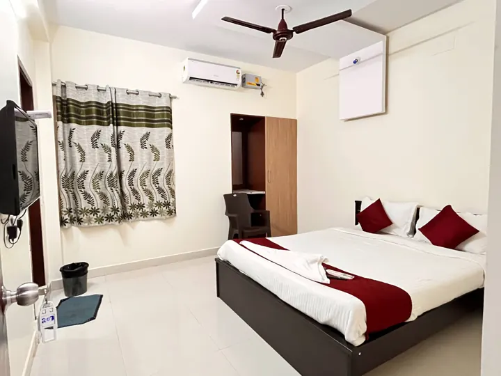 King rooms at 7 Hills Service Apartments