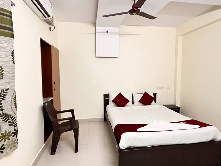 Queen rooms at 7 Hills Service Apartments