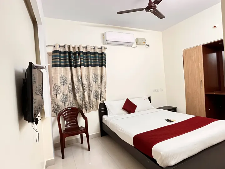 Queen rooms at 7 Hills Service Apartments