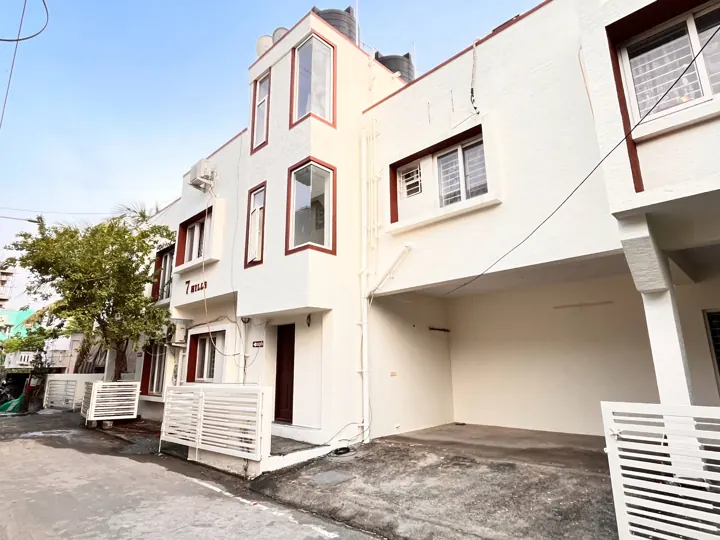 Building at 7 Hills Service Apartments