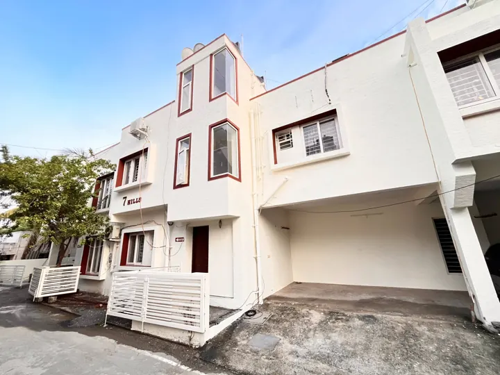 Building at 7 Hills Service Apartments