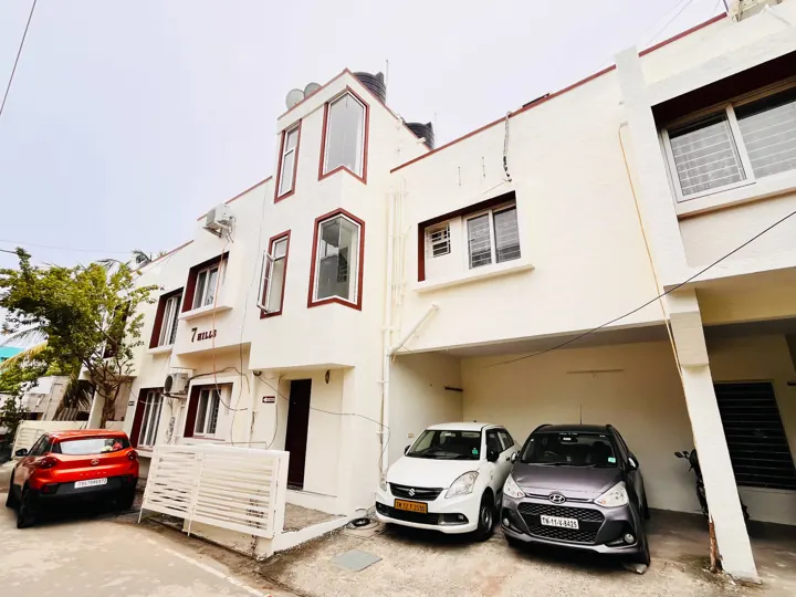 Building at 7 Hills Service Apartments