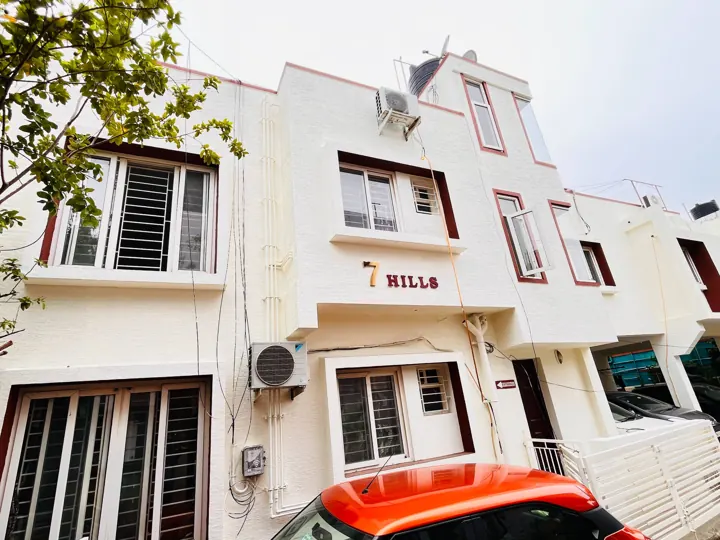 Building at 7 Hills Service Apartments
